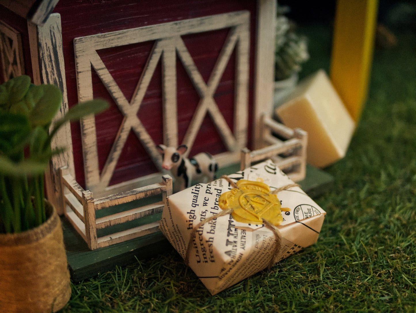 The Arcane Clubhouse Soap - Daisy's Honeyed Milk Bar