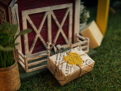 The Arcane Clubhouse Soap - Daisy's Honeyed Milk Bar