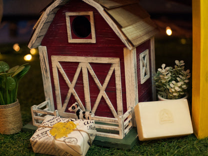 The Arcane Clubhouse Soap - Daisy's Honeyed Milk Bar